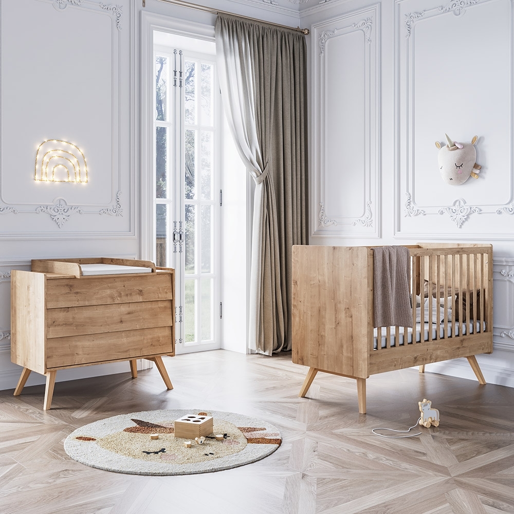 Baby cot and chest of drawers outlet