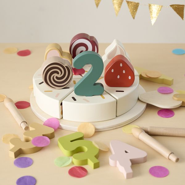 Wooden birthday cake incl. 23-piece accessories
