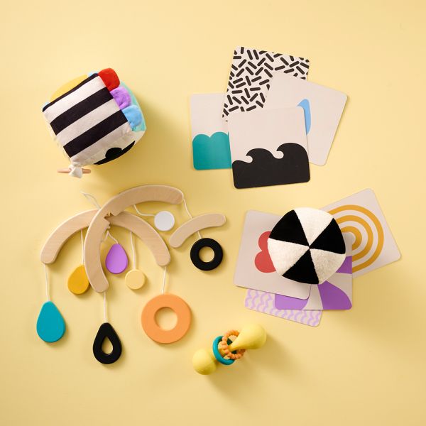 Baby sensory toys montessori play kit from Petite Amélie
