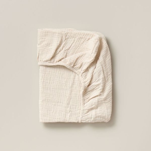 Cot fitted sheet 60x120 cm muslin cotton in beige from Petite Amélie