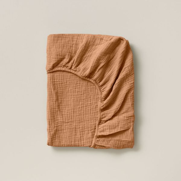 Cot fitted sheet 60x120 cm muslin cotton in tan from Petite Amélie