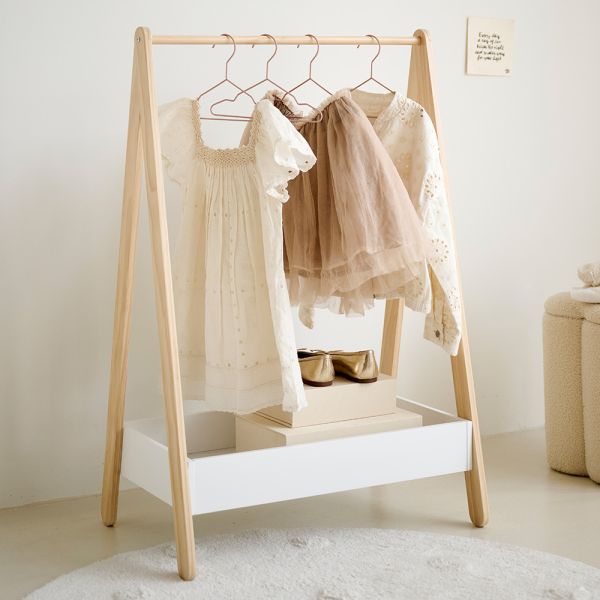 Clothing rack made of wood in white from the Cerise collection from Petite Amélie