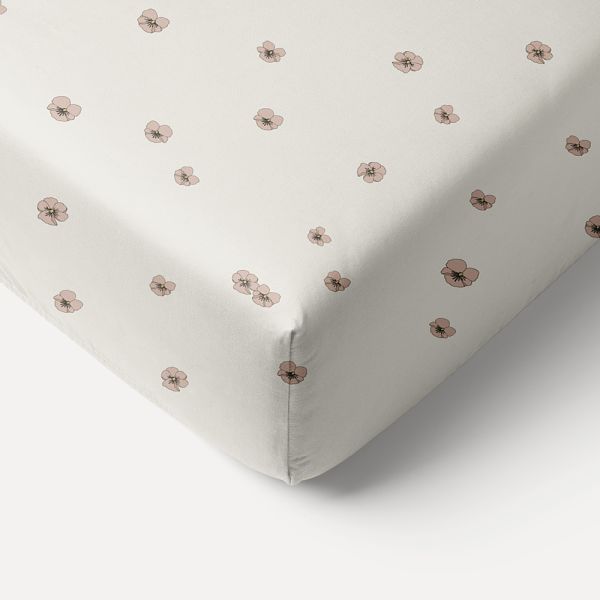 Fitted sheet in 70x140 cm in dusty pink and yellow from cotton with violets from Petite Amélie