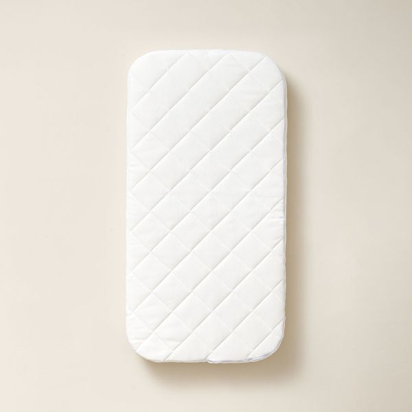 Mattress with rounded corners in white from Petite Amélie
