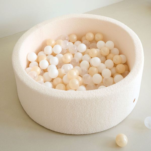 Soft play ball pit round in white tones with 200 balls in polyester fabric from petite amelie