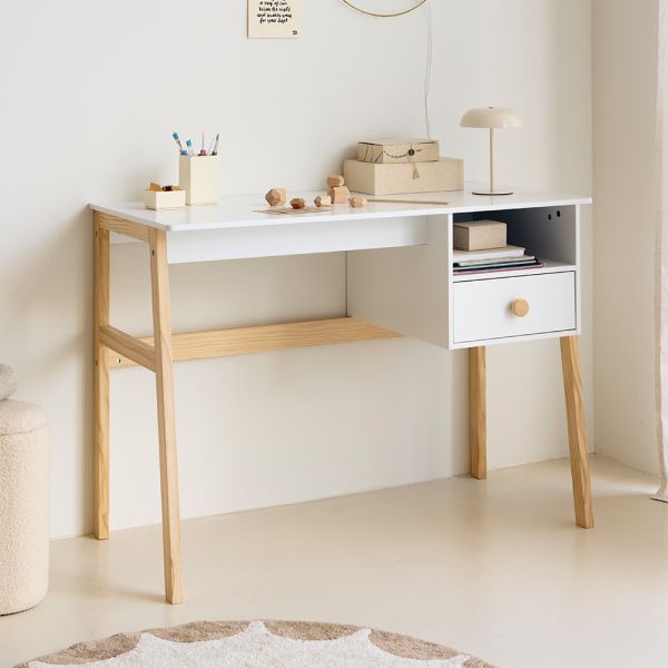 White desk made of wood from the Cerise collection from Petite Amélie