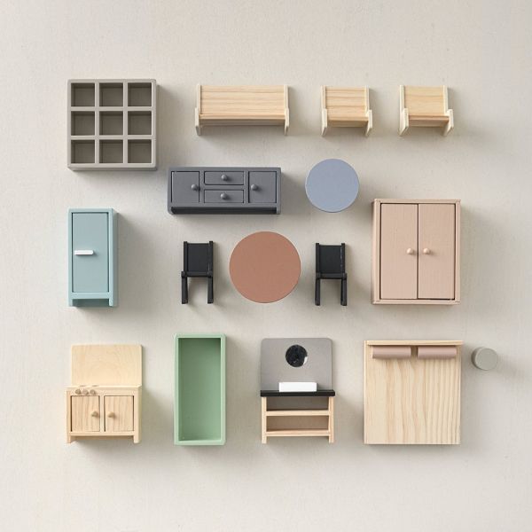 Retro wooden doll house furniture | 16 piece set