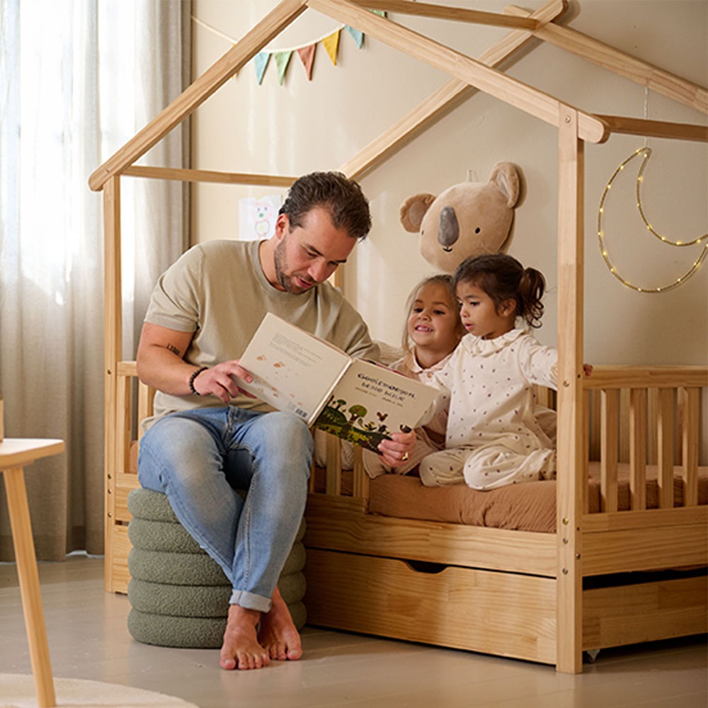 Wooden toddler bed for a toddler room by Petite Amélie